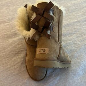 UGG Bailly Bow II, size 7, camel with brown bows - great condition